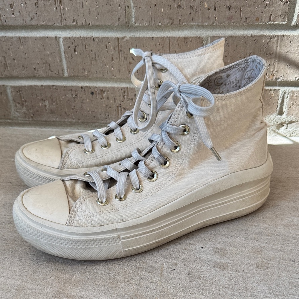 Converse women’s 9.5 ivory canvas high top platform sneaker shoes EUC